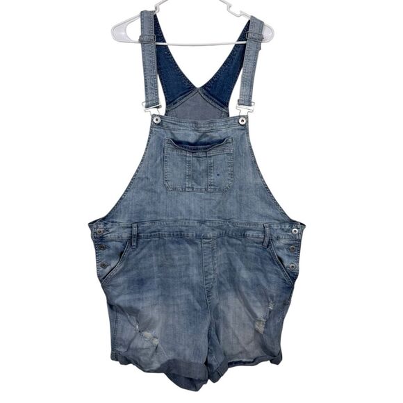 Torrid Plus Size Medium Wash Distressed Short Overalls - Picture 1 of 5